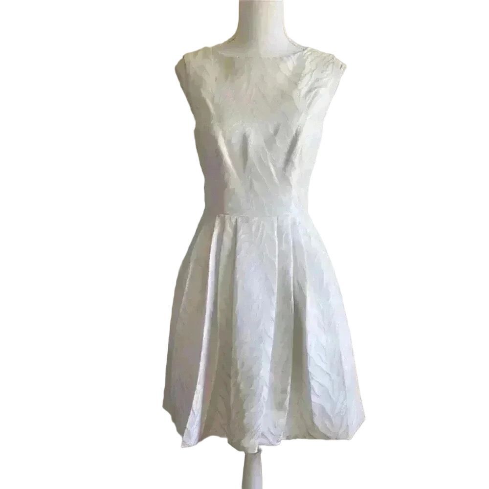 monique Lhuillier off white dress  2